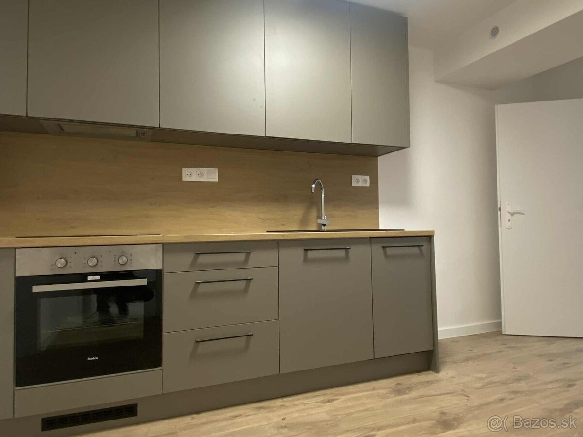 Priestranný 2-izb. byt na prenájom Staré Mesto