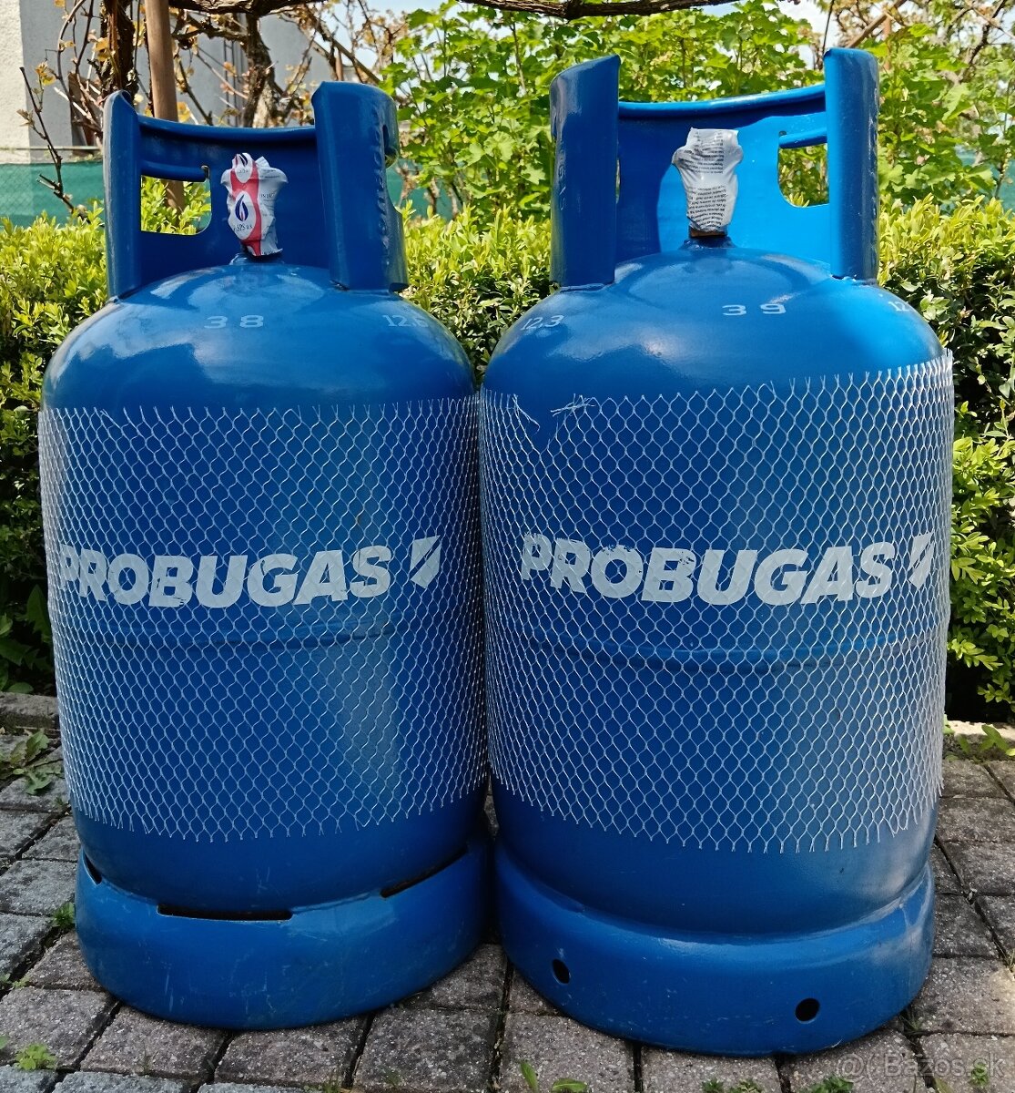 2 úplne nové,plné-zaplombované 10kg propan-butanové fľaše.