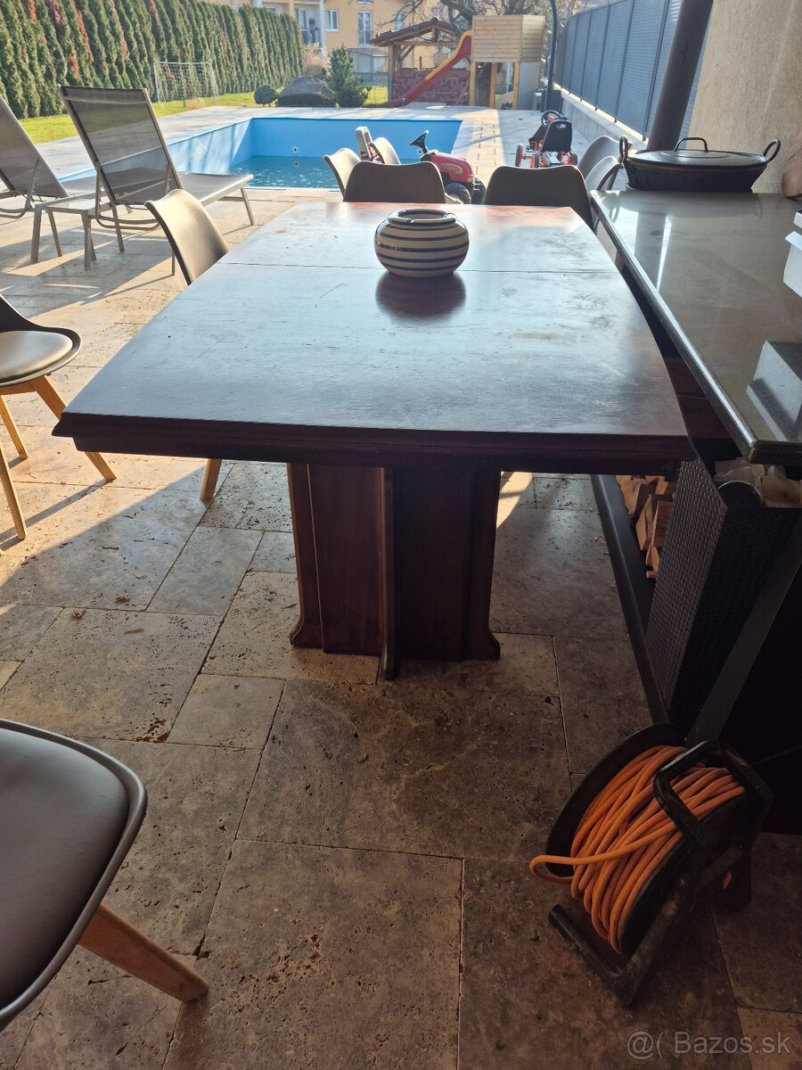 Rozťahovací stôl
