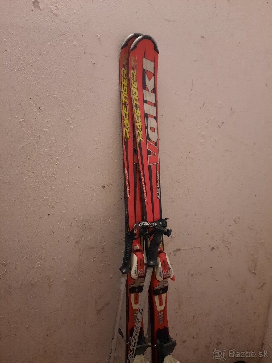 Predám lyže.