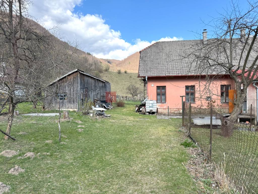 Na predaj RODINNÝ DOM v Kraľovanoch, 907 m2