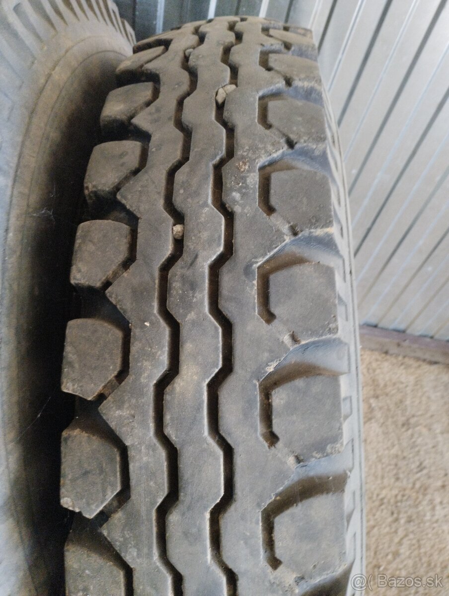 Pneu 8.25/20