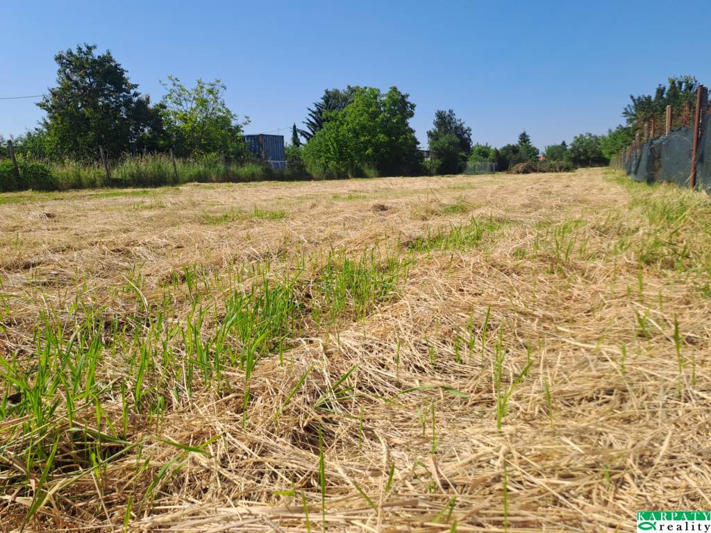 Na predaj veľkorysý pozemok  24,35 ára  Sládkovičovo