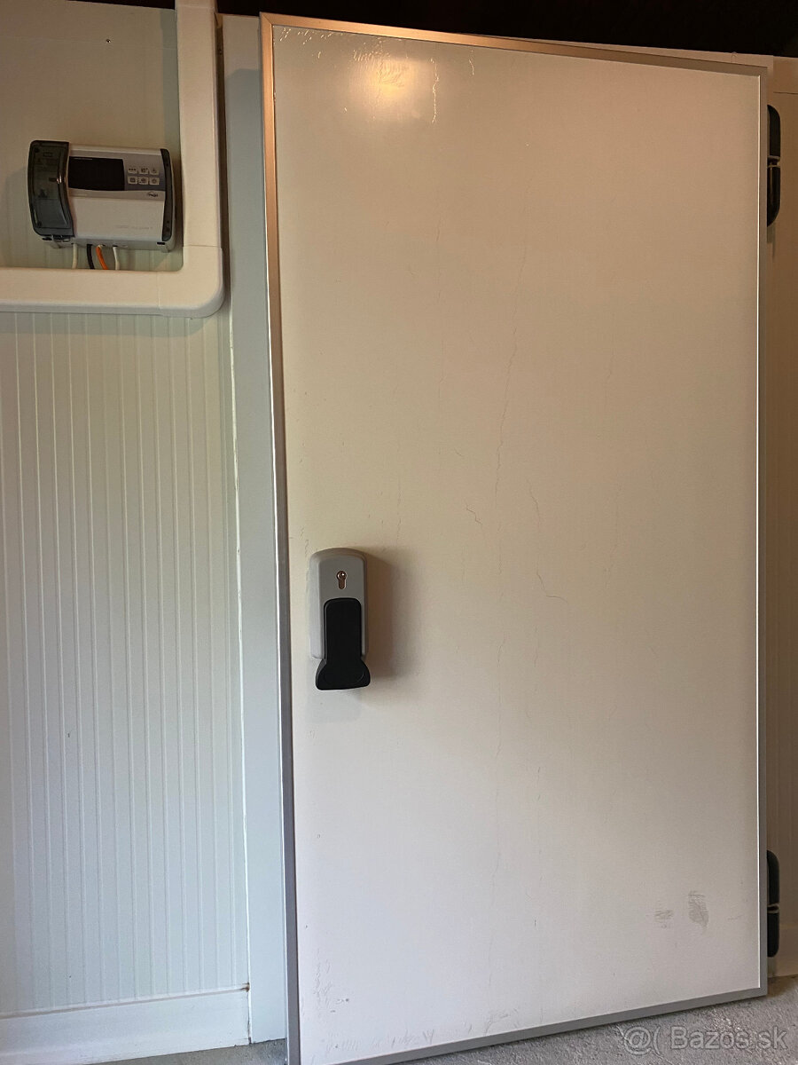 Dvere na klimatizačný box