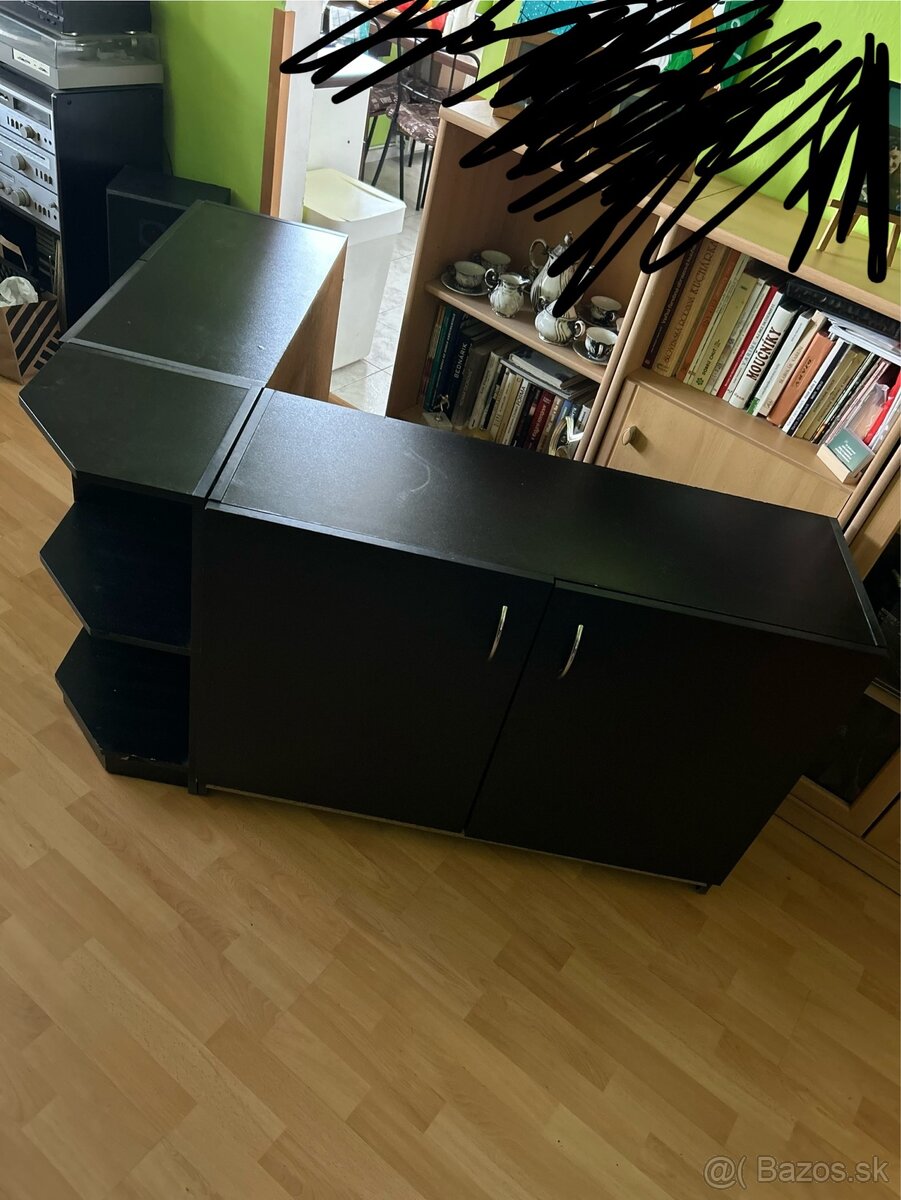 Predám skrinku rohovú - vonkajší roh