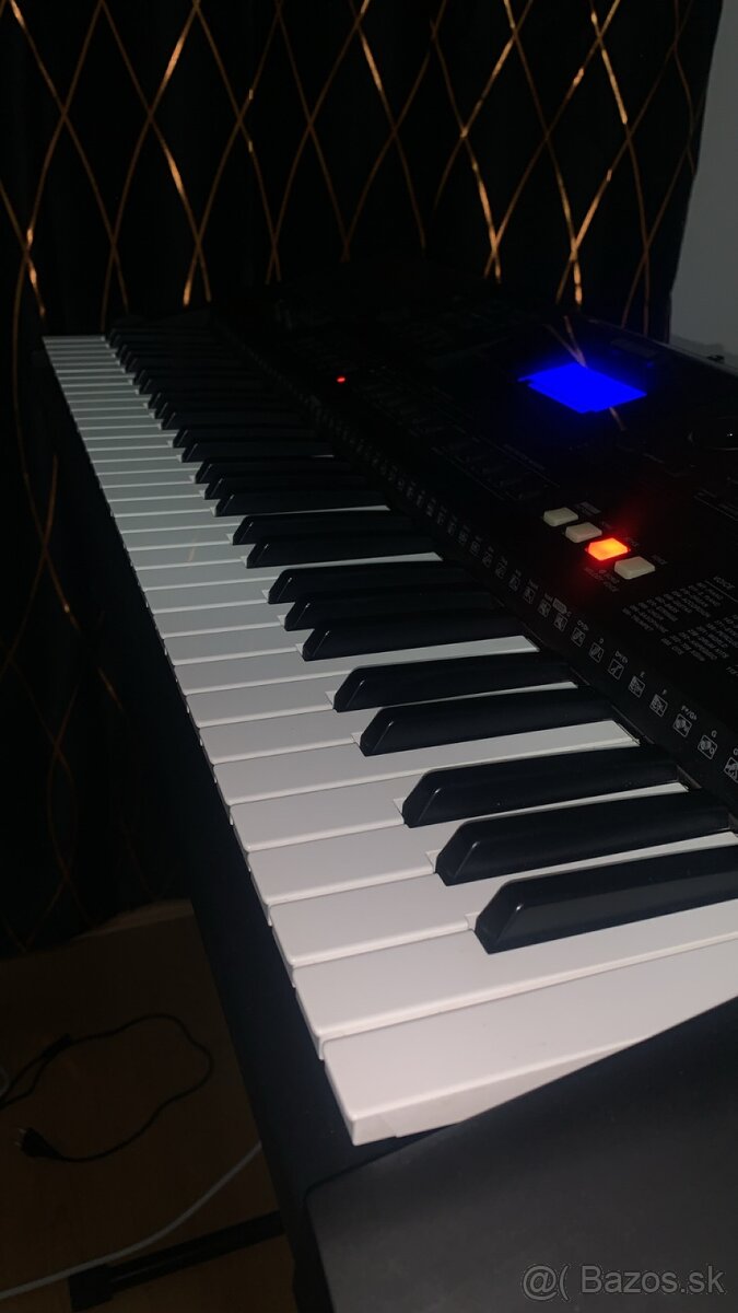 Yamaha psr e453