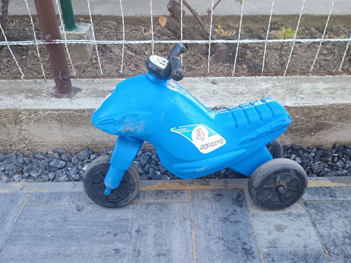 Odrážadlo - motorka