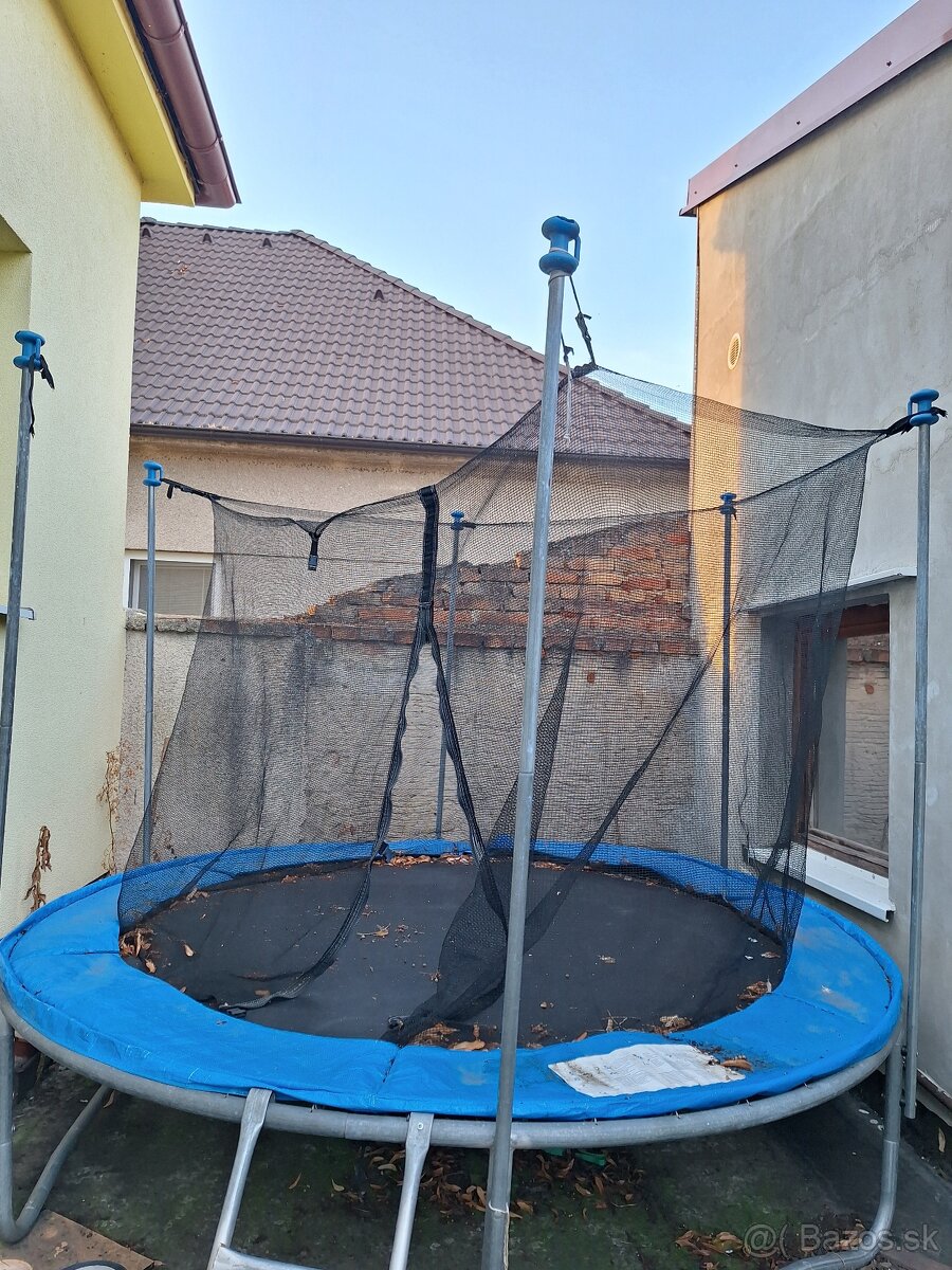 Trampolína