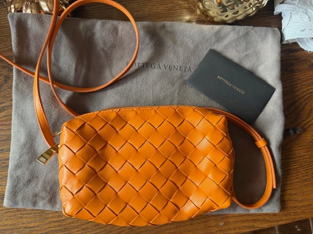 Bottega Veneta kabelka s dokladom o kúpe