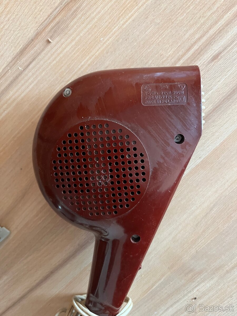 Retro fén a holiach strojček