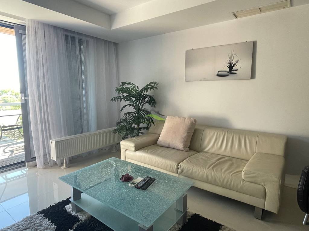 Prenájom- Apartmán 120m2, s terasou- vo vyššom štandarde
