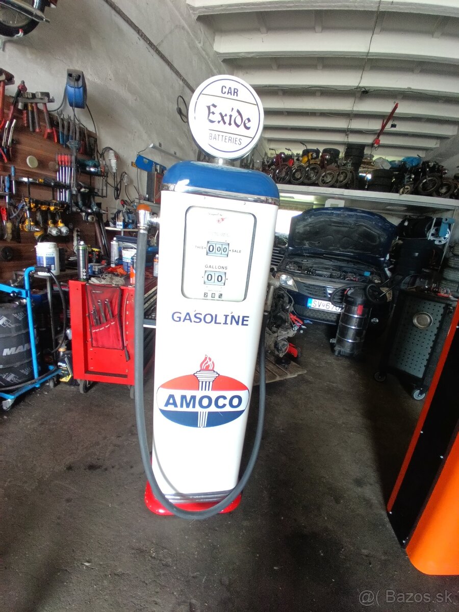 Tankovací stojan Amoco.