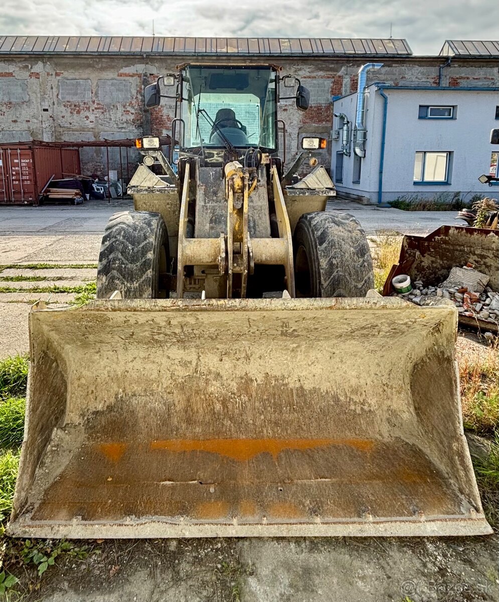 Kolesový nakladač Komatsu WA200