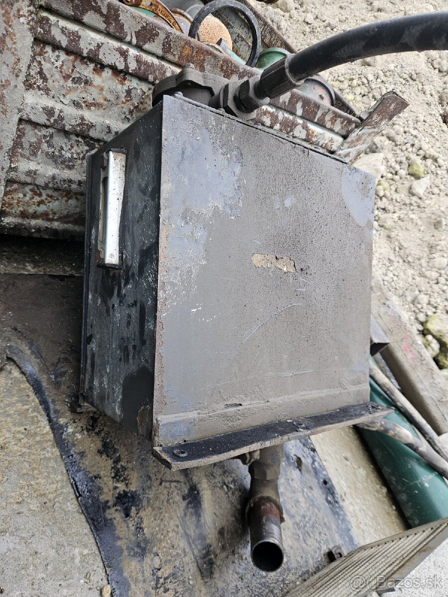 Hydraulická nádrž s filtrom a chladič oleja