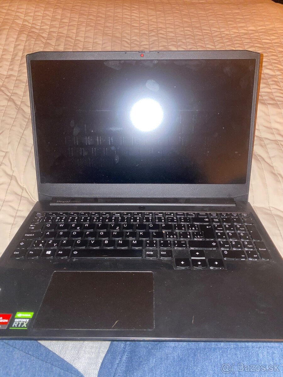 Predám málo používaný Lenovo gaming notebook