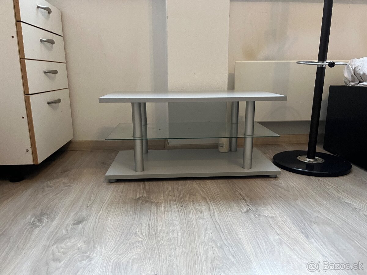 Stolík pod Tv