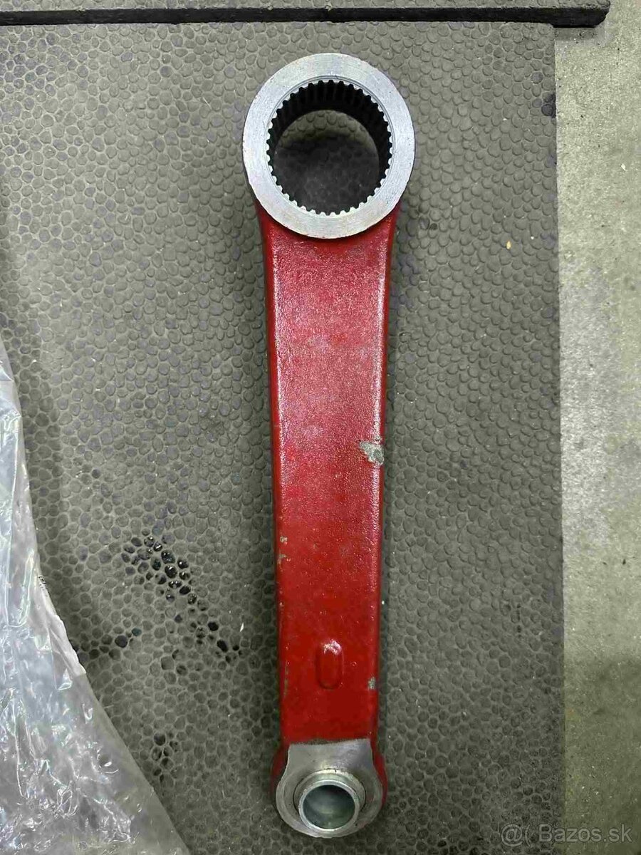Rameno hydrauliky pravé Zetor