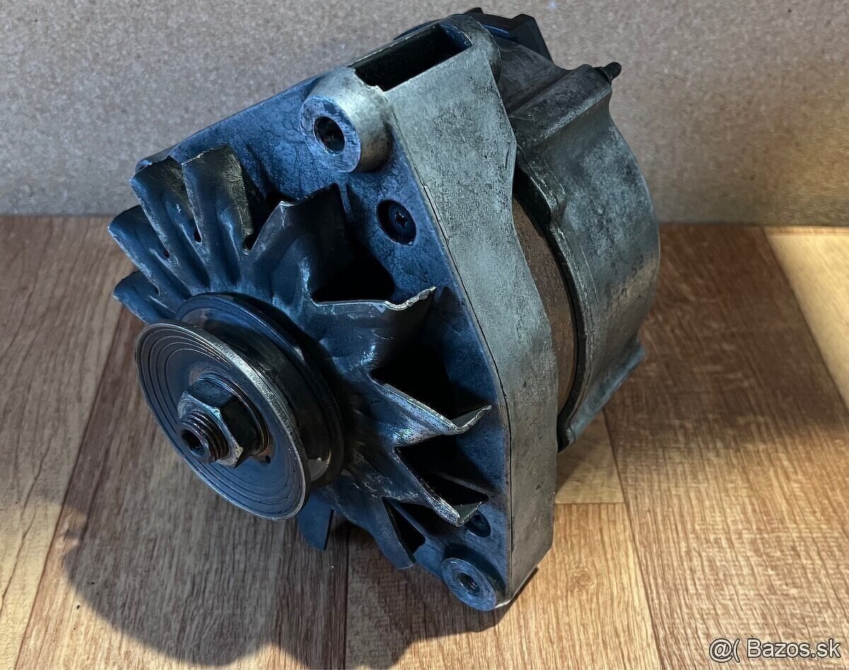 Alternátor BMW E30 14V 90A