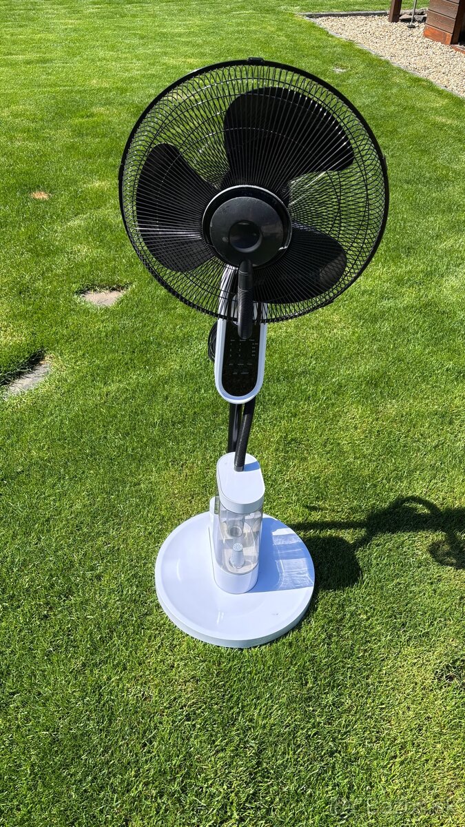 Stojanový ventilátor s rozprašovačom hmly