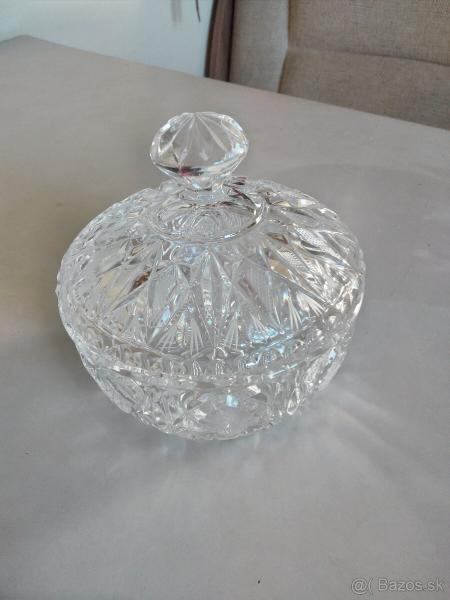 Predam peknu krištáľovu misu