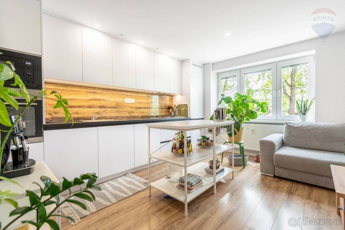 Unikátny 2,5 izbový byt v centre mesta, Prievidza