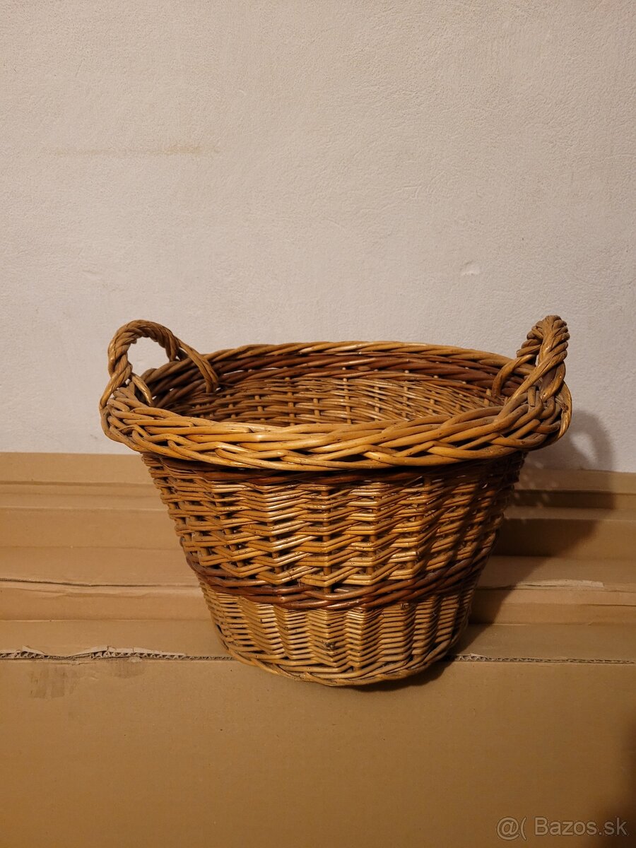 Predám nepoužívaný prútený košík na hračky,bielizeň, na drev