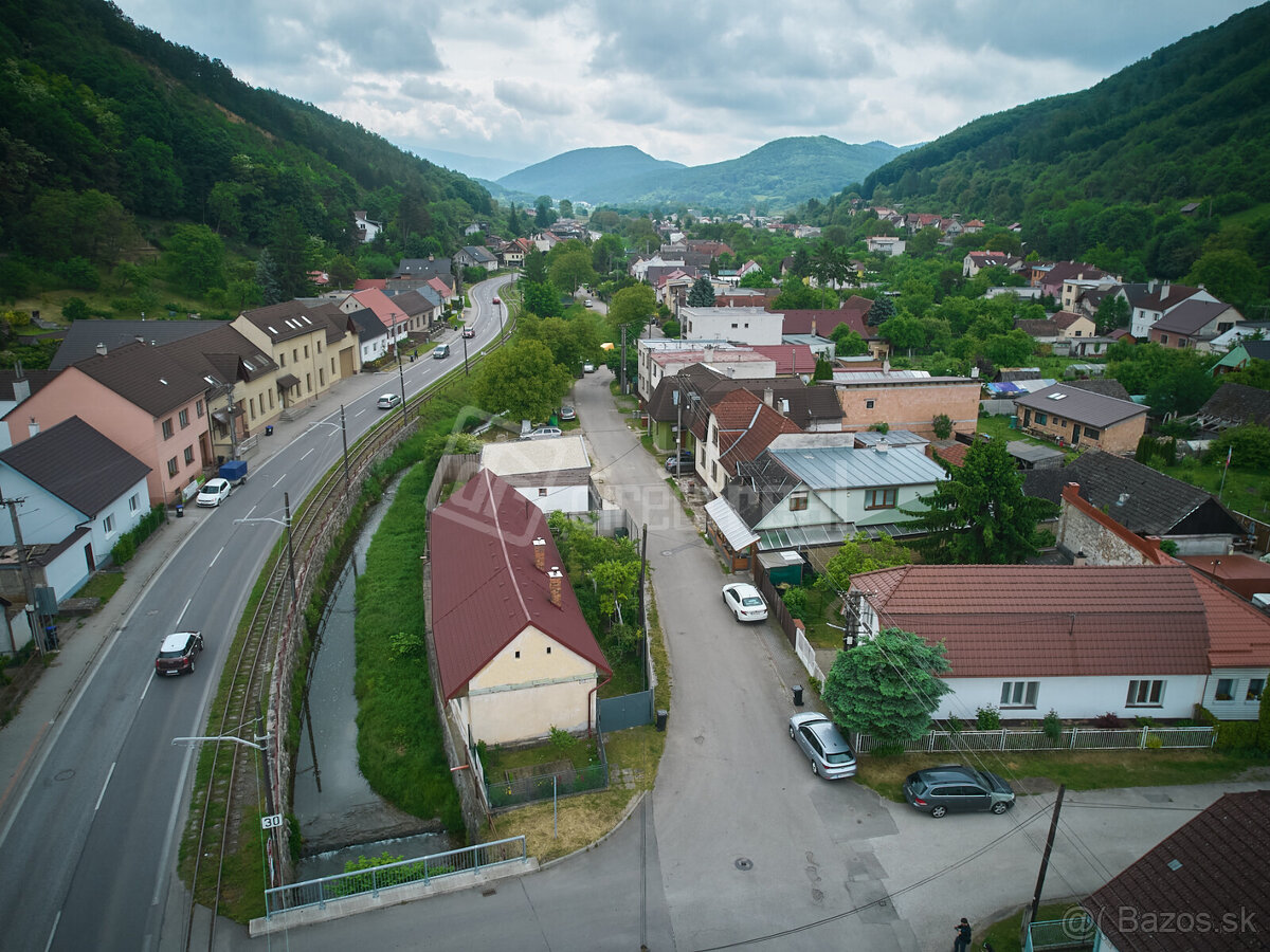 Predaj rodinného domu , Stred Trenčianska Teplá