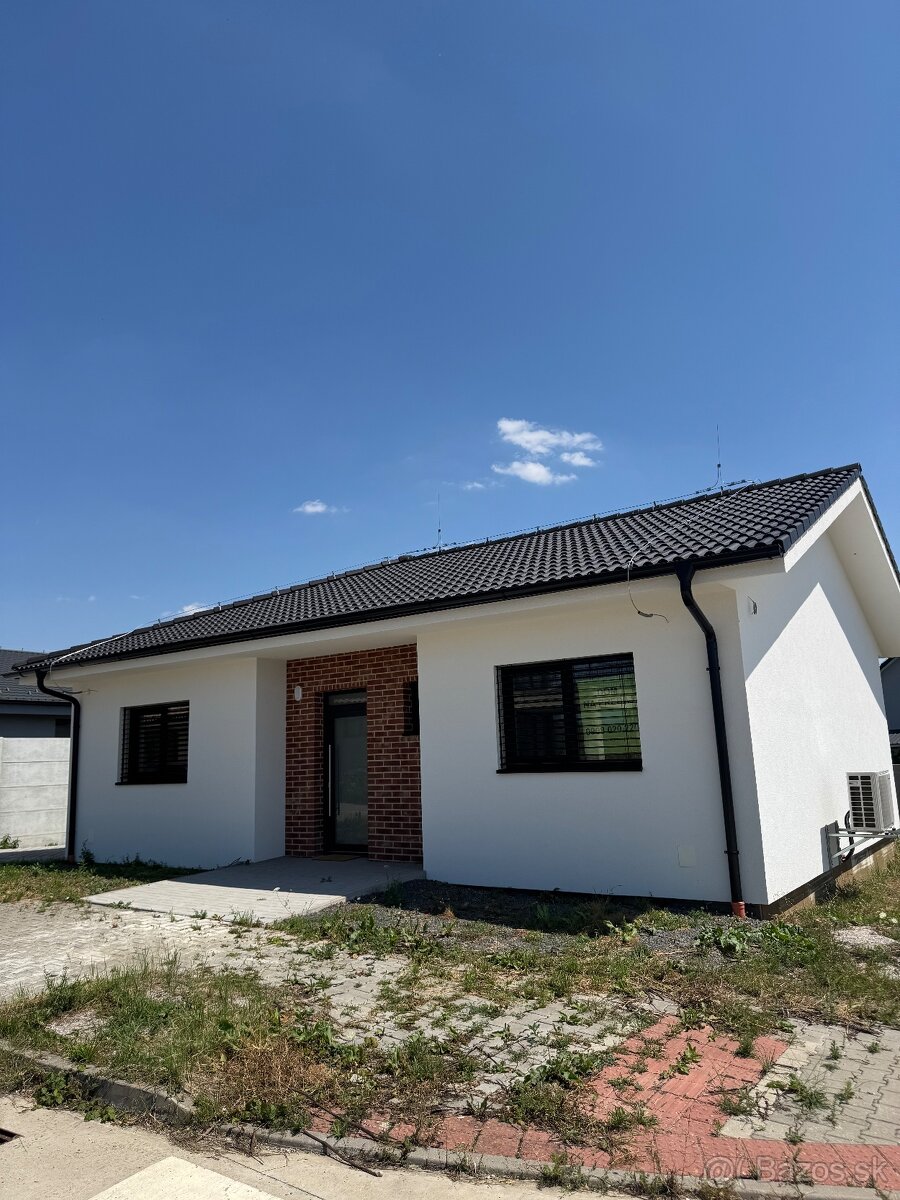 NA PREDAJ - NOVOSTAVBA 4 izbového RD - Suchá nad Parnou