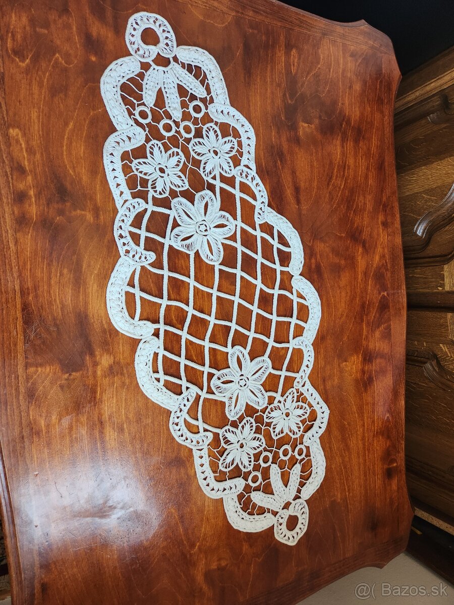 Krásna maslová jemná macrame dečka zdobená kvetmi 30x74