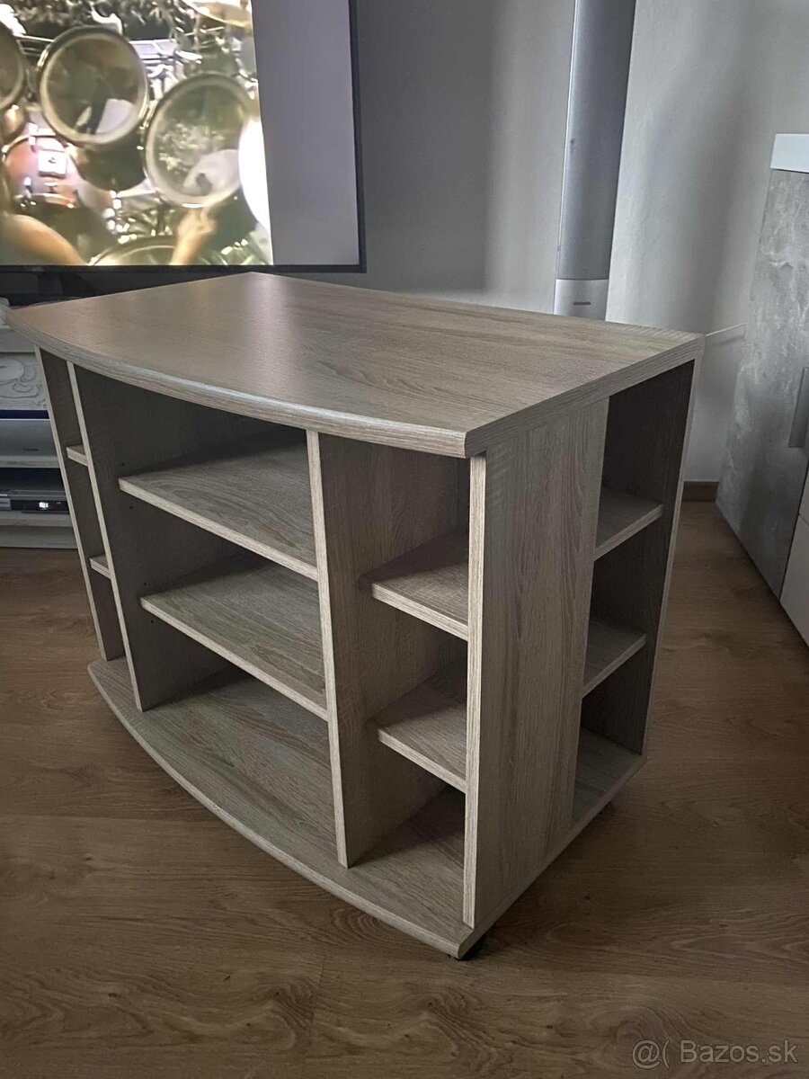 Stolík pod TV