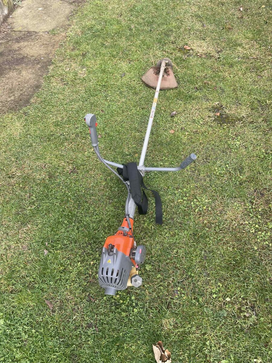 Nefunkčný krovinorez Oleo Mac