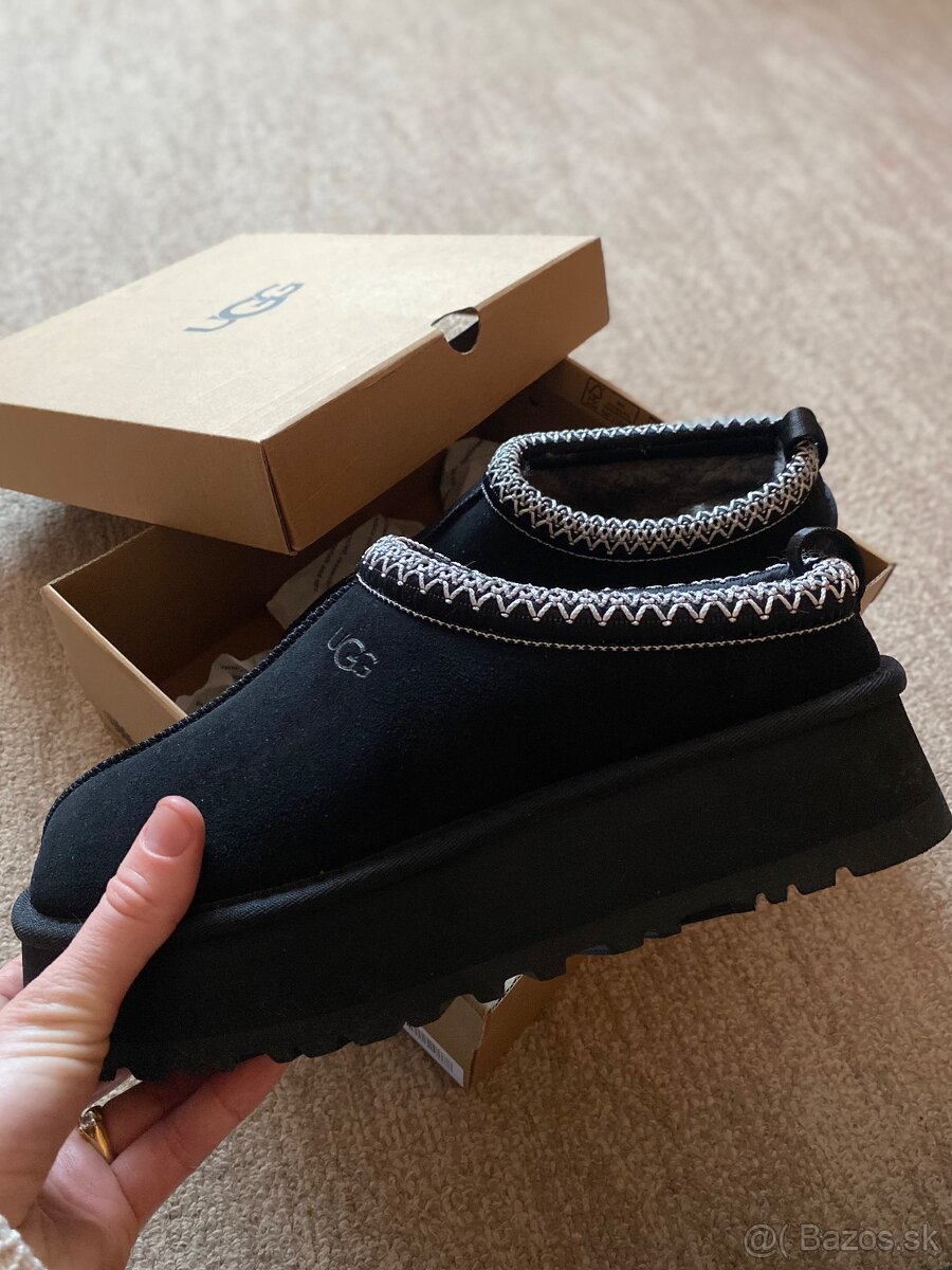 UGG Tazz Black