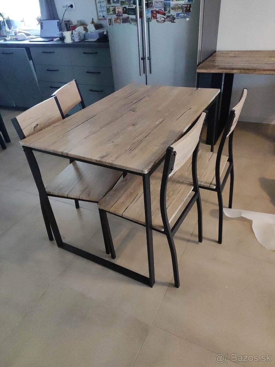 Stôl a 4 stoličky