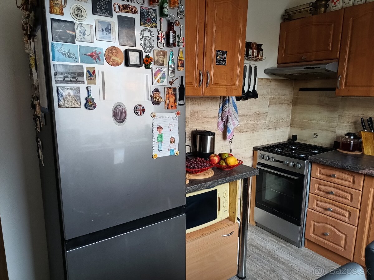Kompletná rekonštrukcia trojizbového bytu s balkónom.