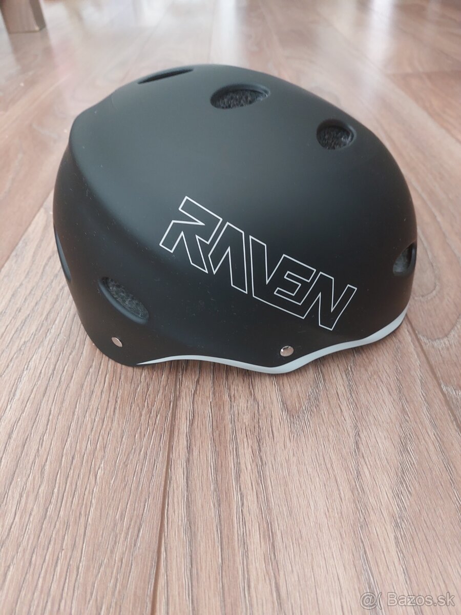 Raven F511-cyklistická prilba.