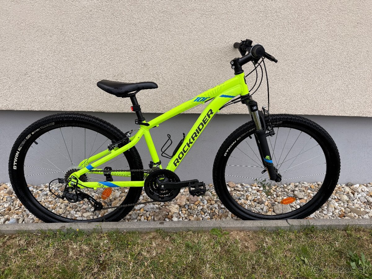 Krásny Rockrider ST100 26” ako nový + svetlá + zámok