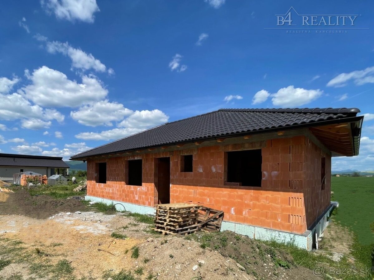 Rozostavaný 4i bungalov, pozemok 443 m2 / Veľké Bierovce