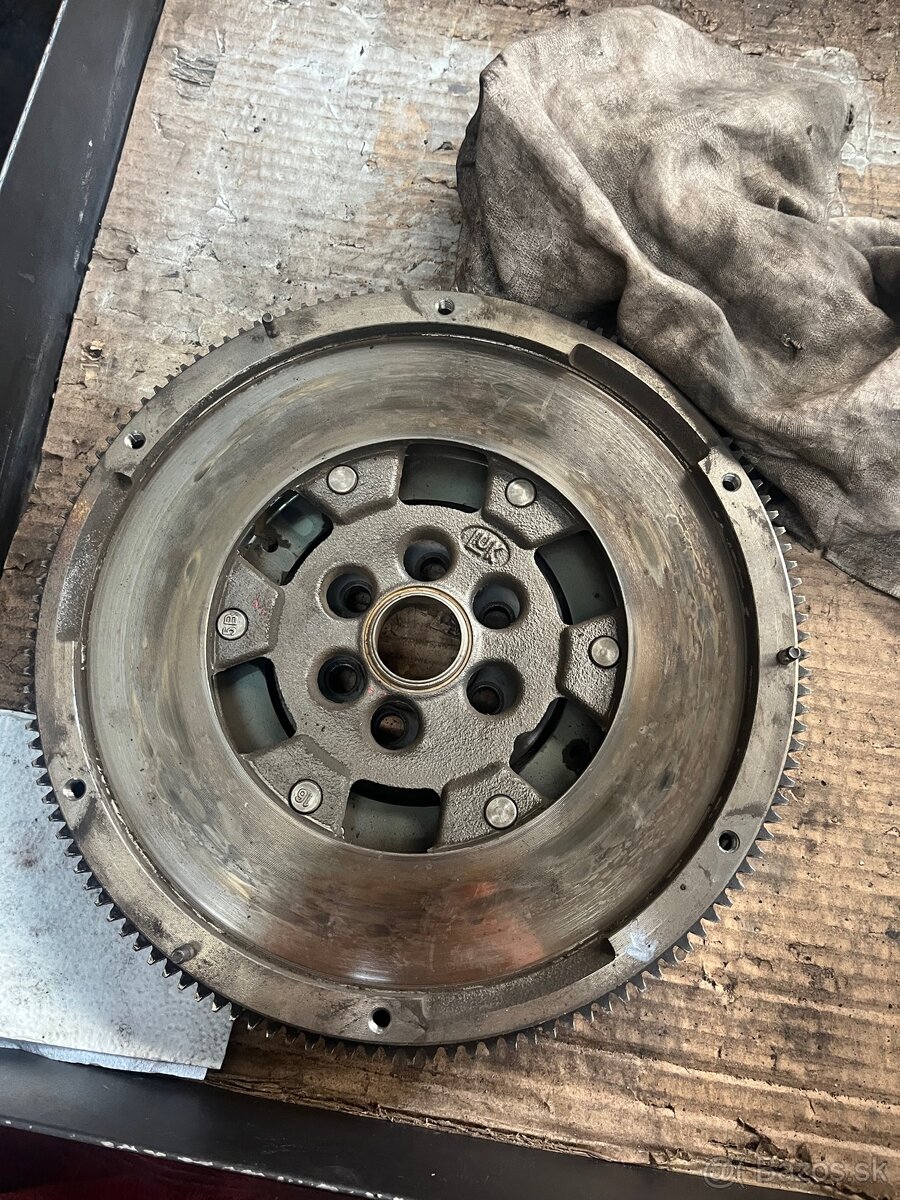 Predám dvojhmotný zotrvačník vw group
