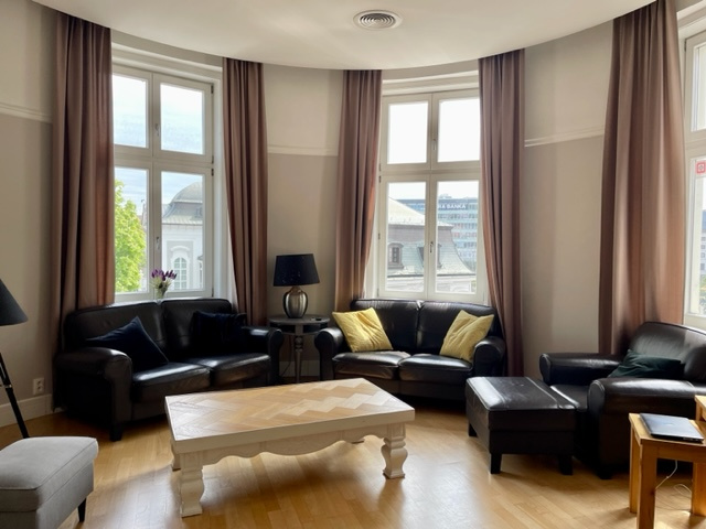 BA I. Na prenájom 5 izbový byt v centre