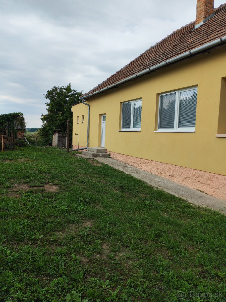 Prenájom rekonštruovaného rodinného domu v obci Sikenička.