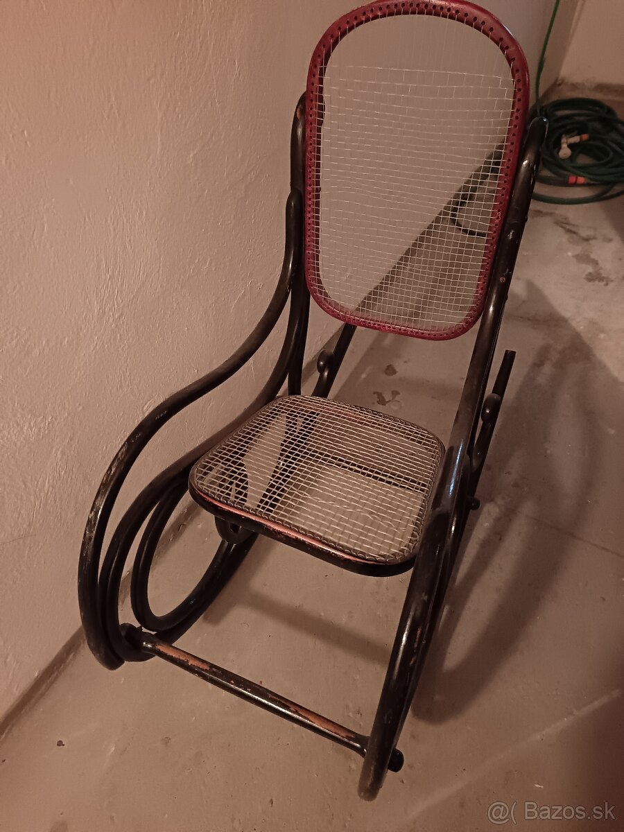 Kreslo hojdacie a kreslo