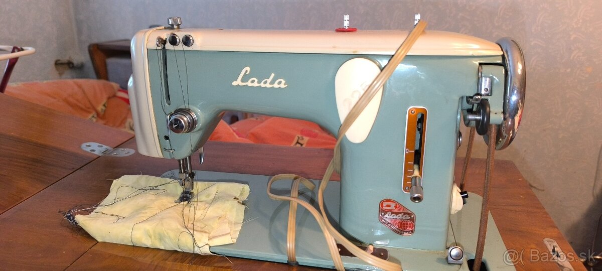 Šijací stroj LADA