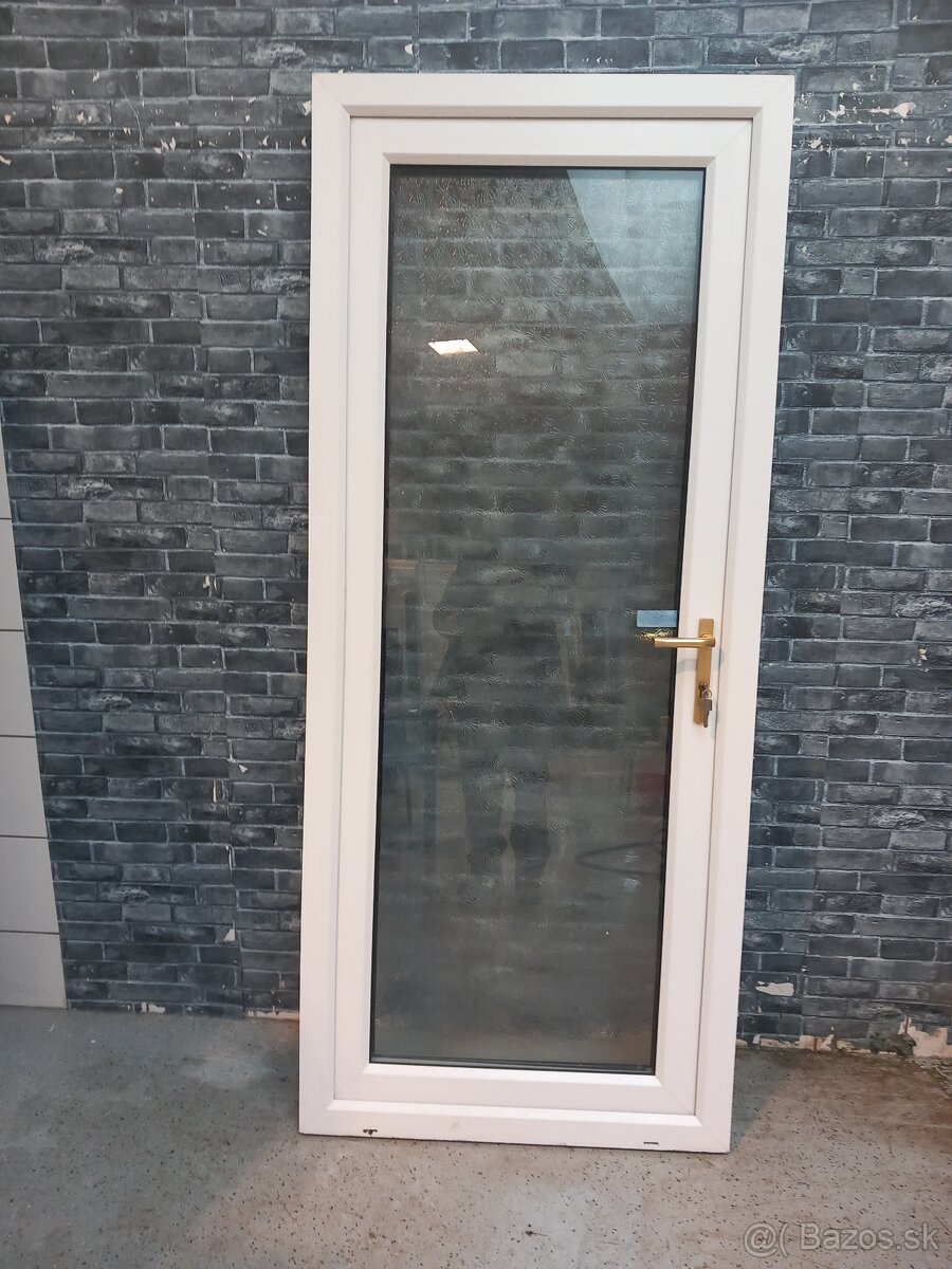 Plastové dvere č.92. 88x209cm P