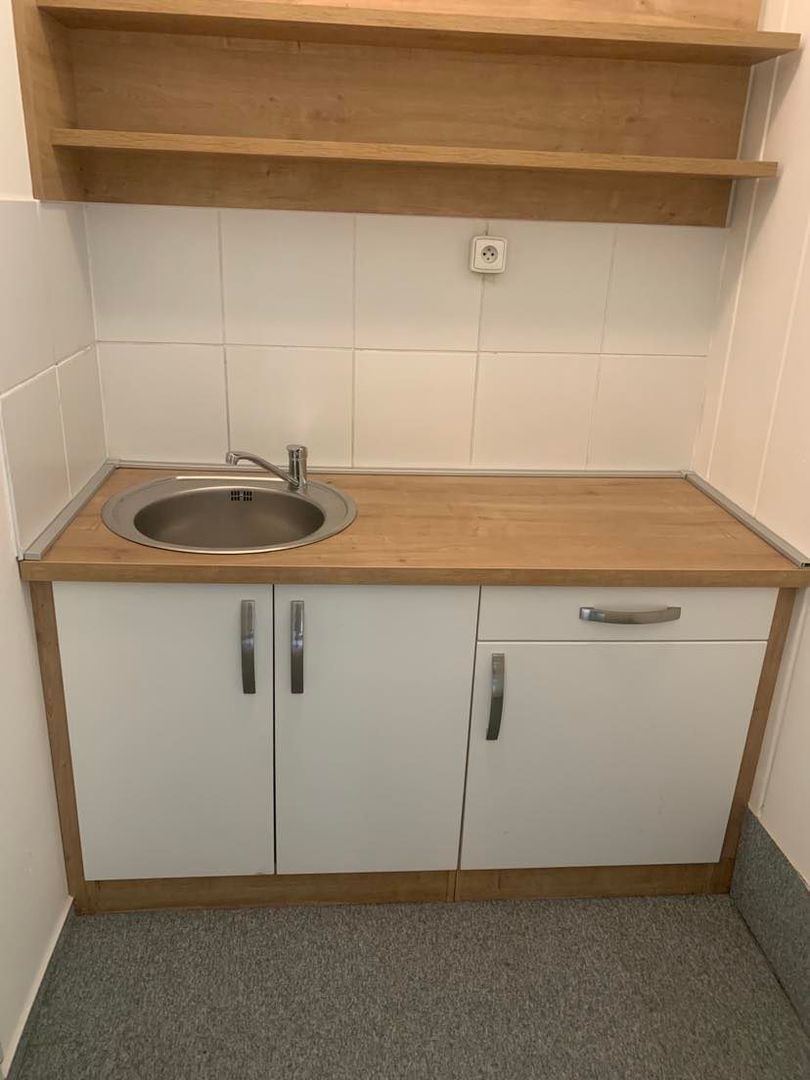 Dáme do prenájmu kancelárske priestory o výmere 12,5 m2 aleb