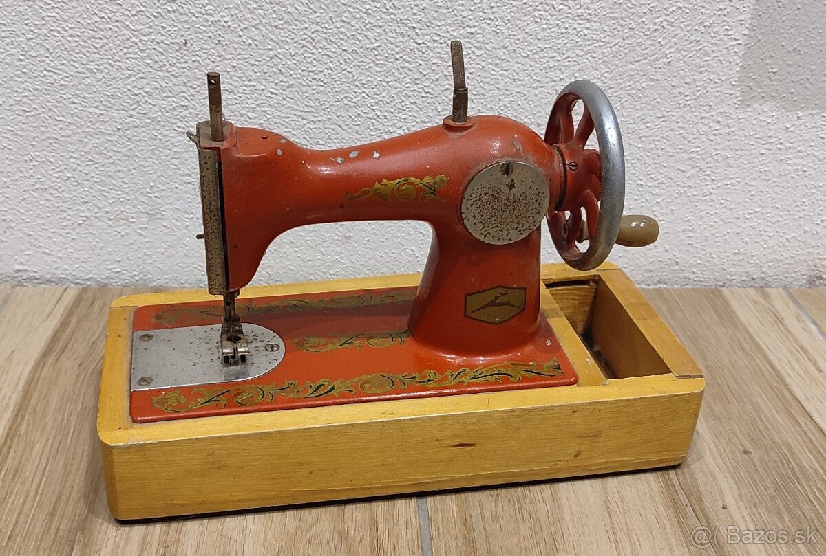 Retro detský šijací stroj
