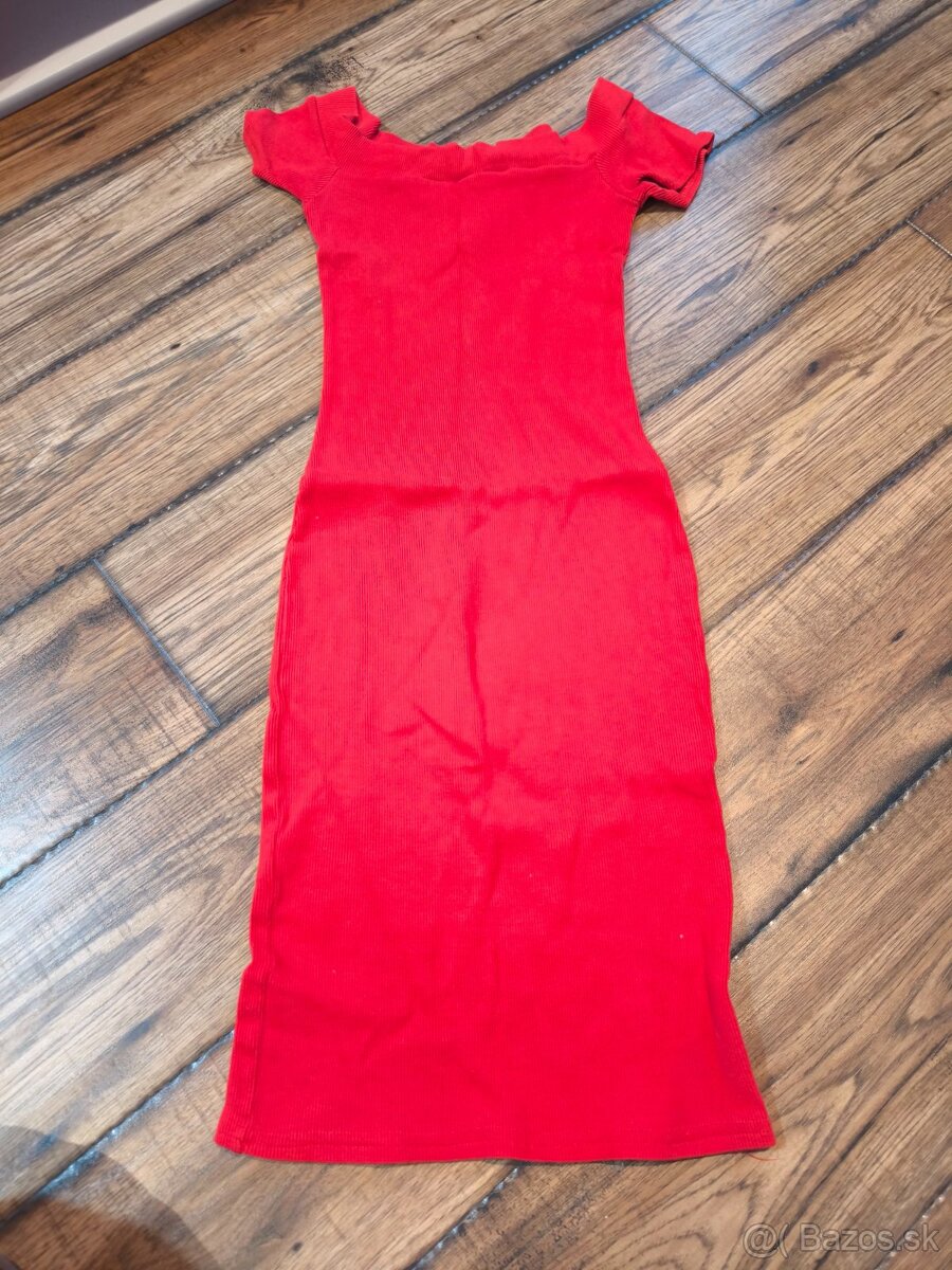 Červené šaty + biele ako darček