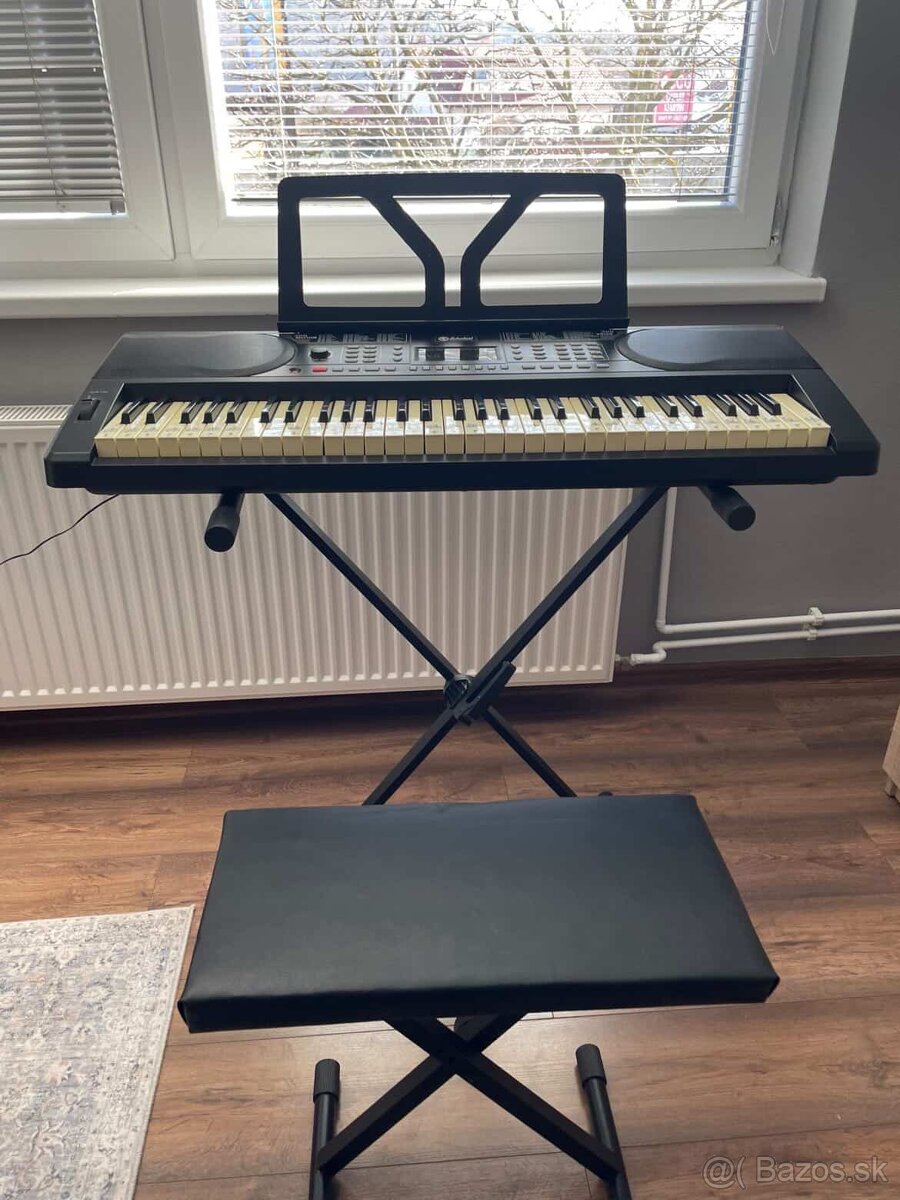 Predam tento elektricky klavír