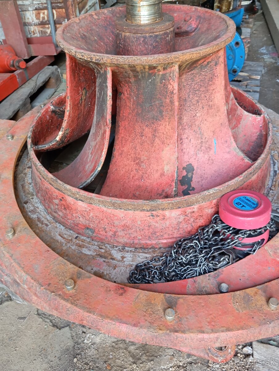Prodám vodní Francisovu turbínu.