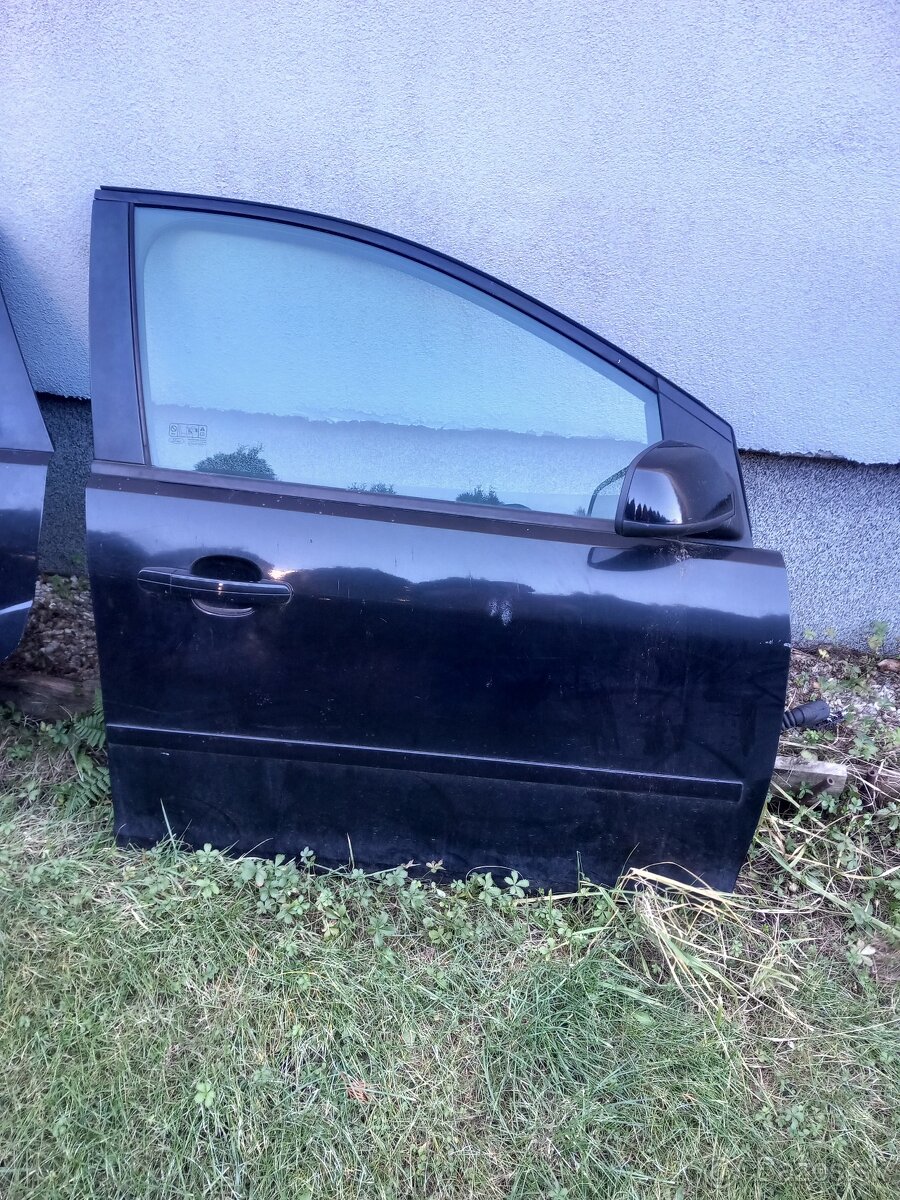Predám svetlá a dvere na Ford FOCUS combi rok 2007