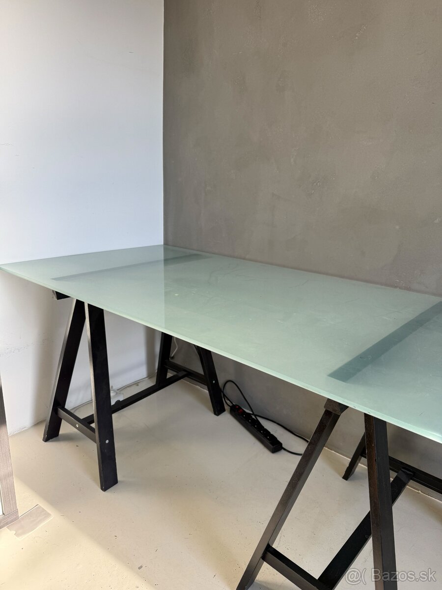 Sklenený stôl 150cm